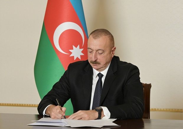 image-ilham-aliyev-sign-101120d