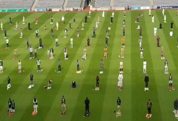 image-1626320661_qurban-bayram-namaz-stadion-irlandiya