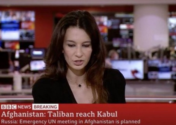 image-1629097237-unlu-sunucu-canli-yayinda-hayatinin-sokunu-yasadi-once-telefonu-caldi-sonra-92b9a5