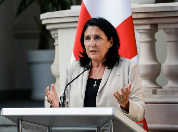 image-f5d31b4c-7d94-3059-bdb9-dd987292b4af_850