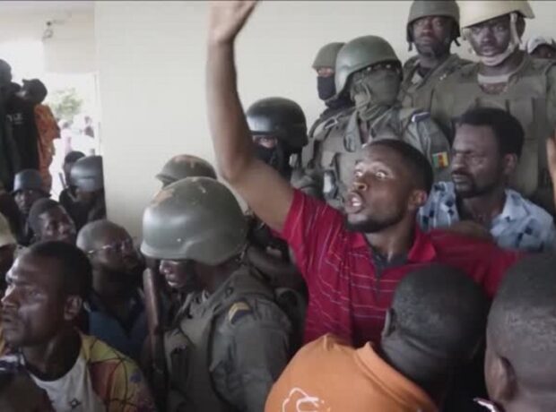 image-0ae9dedf-c05d-3979-b328-41bfc55eced3_850