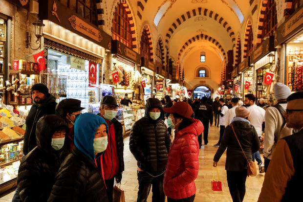 image-people-wear-protective-face-masks-due-to-coronavirus-concerns-in-istanbul