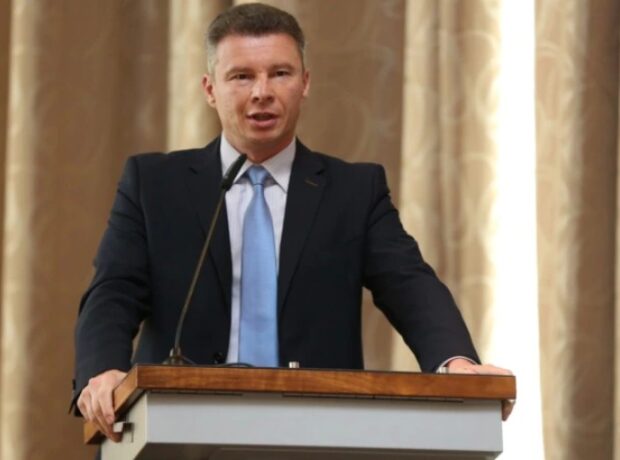 image-1647066929-ukrayna-sefiri-real-zemanet-ucun-danisiqlara-haziriq