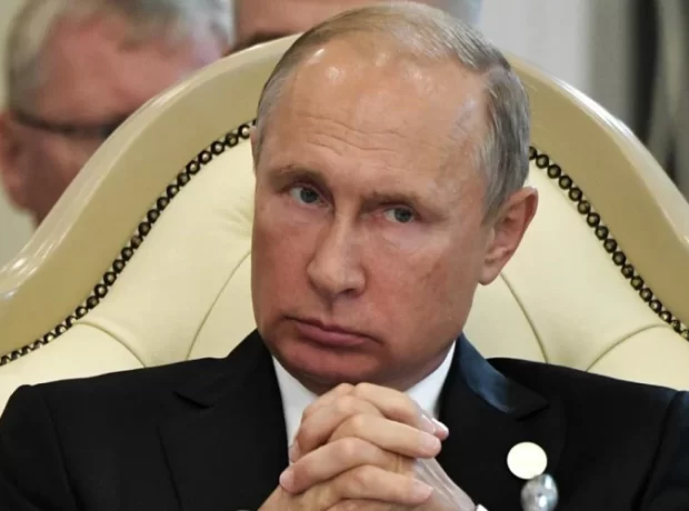 image-1647269666-fransada-putinin-eski-damadinin-malikanesine-ukrayna-bayragi-asildi-muwl