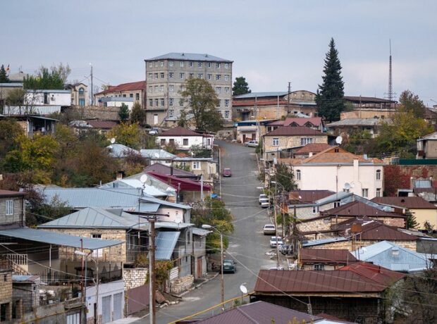 image-a8837774-c769-3066-a4b8-a1508458996f_850