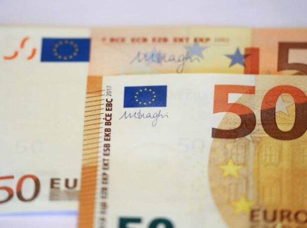 image-the-german-bundesbank-presents-the-new-50-euro-banknote-at-its-headquarters-in-frankfurt