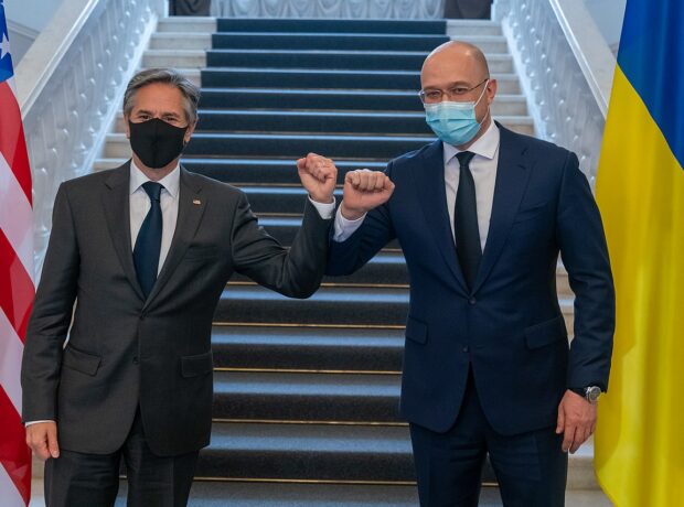 image-1650660856_secretary_blinken_meets_with_ukrainian_prime_minister_shmyhal_51171601739-1