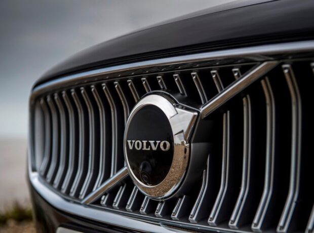image-1652160249-volvo-logo-on-grill-01