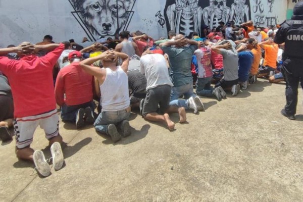 image-1652161981_hapishanede-cikan-kavgada-43-kisi-hayatini-14928984_9518_amp