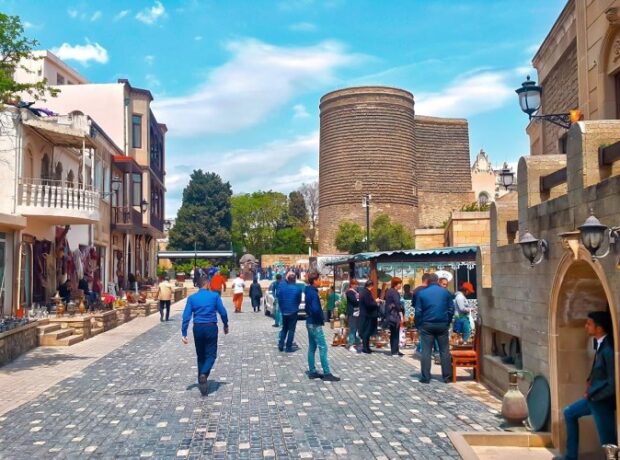 image-1644220170-1618209609_baku_271118