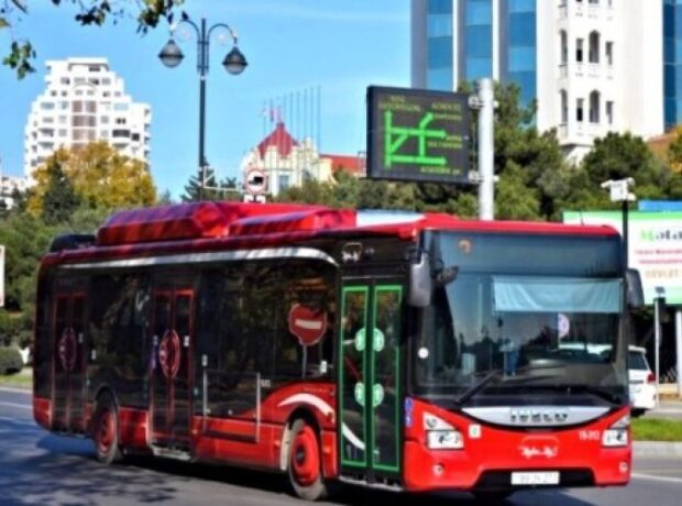 image-1656149780-1640958918_baku-bus-red-700x460