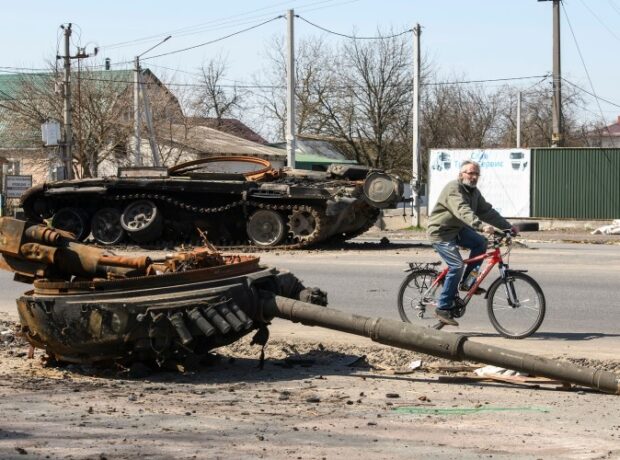 image-1652081289-220420210714-04-destroyed-russian-tank-file-restricted-041522