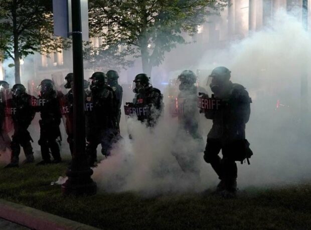 image-1656649991-usa_protest_310820