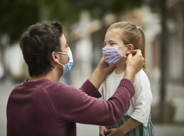 image-1657717064-father-helps-daughter-with-mask_82e9191c-c2a6-417c-9212-0df69a2539b8-prv