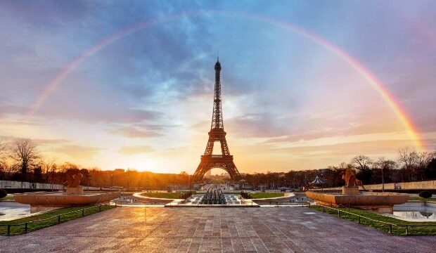 image-1657961723_what-to-wear-in-paris-summer