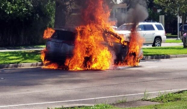 image-1658209985_toyota-rav4-caught-fire