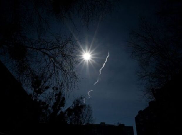 image-1662961434-__raketu_dron_bpla_litak_zbili_slid_v_nebi_gettyimages_1239124872_9_650x410