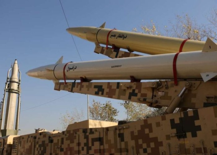 image-1665917346-1642496285-iran-defies-powers-with-missile-display-amid-nuclear-negotiations-696x497