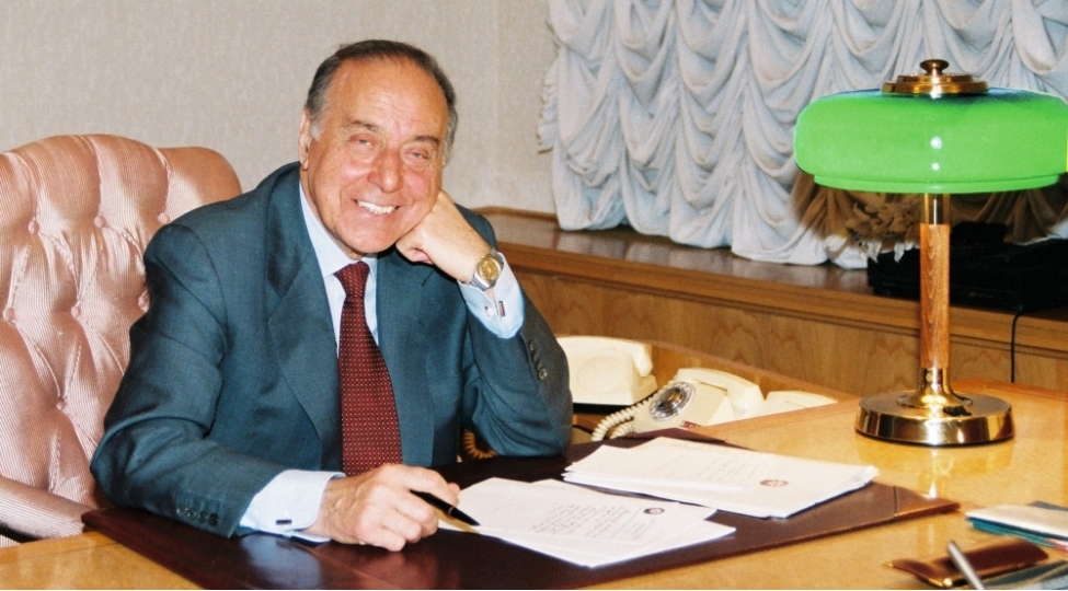 image-b93e78c6160775244782658852110123796