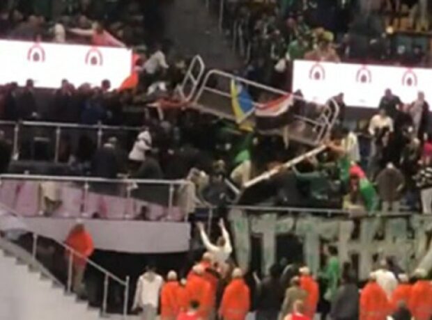 image-1671948449-misirda-tribun-coktu-27-yarali-f5bda0d3