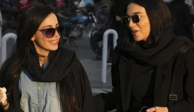 image-1690262487_iran-da-e-ticaret-sirketi-kadin-calisanlarinin-16151741_707_m