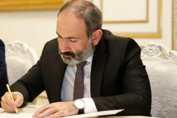 image-1693899048_pasinyan-rusiya-barede-gozlenilmez-qerari-imzaladi-305587