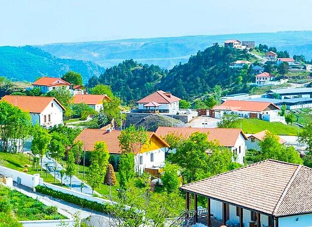 image-800px-view_of_lacin_town_in_2024