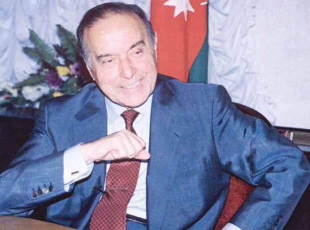 image-8c1b9fe923-qelbimizde-ebedi-yasayan-ulu-onder