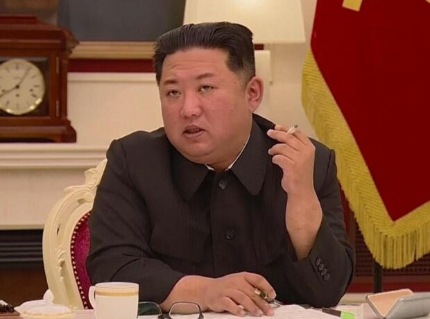image-kim-chen-siqaret1