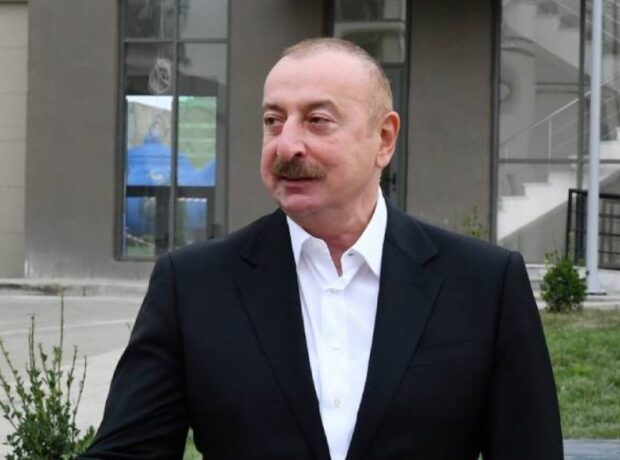 image-media-1755765843-d35880ad35-prezident-ilham-eliyev-fuzulide-sakinlerle-gorusde-sehidlerimize-ehtiramini-bir-daha-ifade-edib-c2q5a7zt1vj6g3orywx9